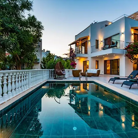 Luxury Mediterranean With Private Pool Vila *