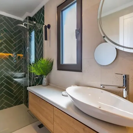 Vila Luxury Mediterranean With Private Pool *